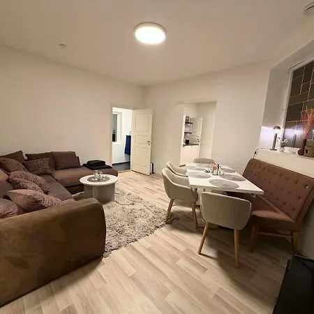 Huge 5 Bed, In Center *