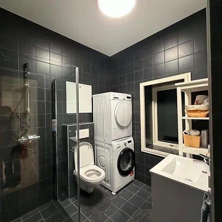 Huge 5 Bed, In Center